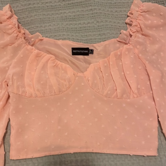 Cropped long sleeve light pink polka dot top - Picture 2 of 4